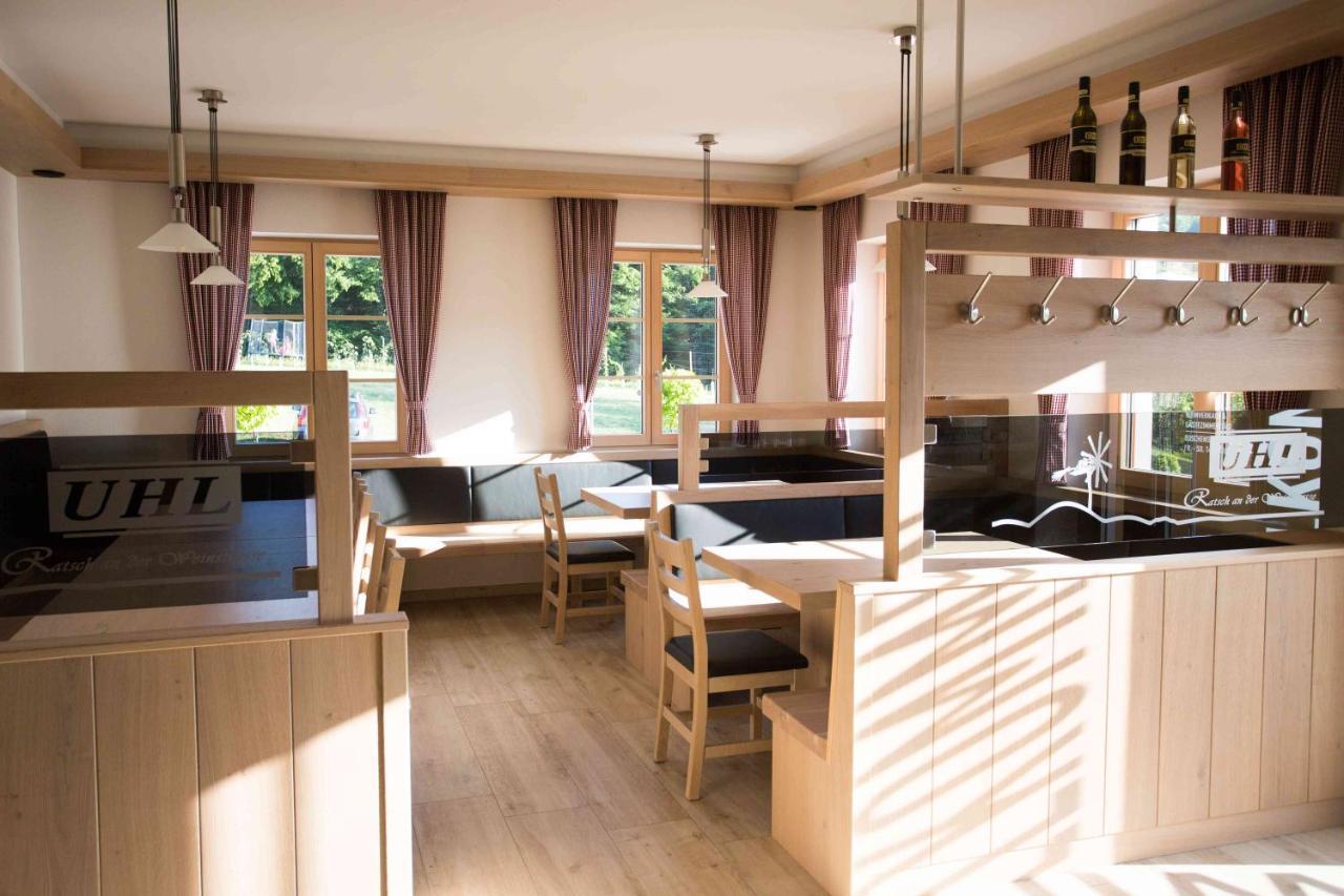 Weingut-Gaestezimmer Uhl Ratsch an der Weinstraße Buitenkant foto