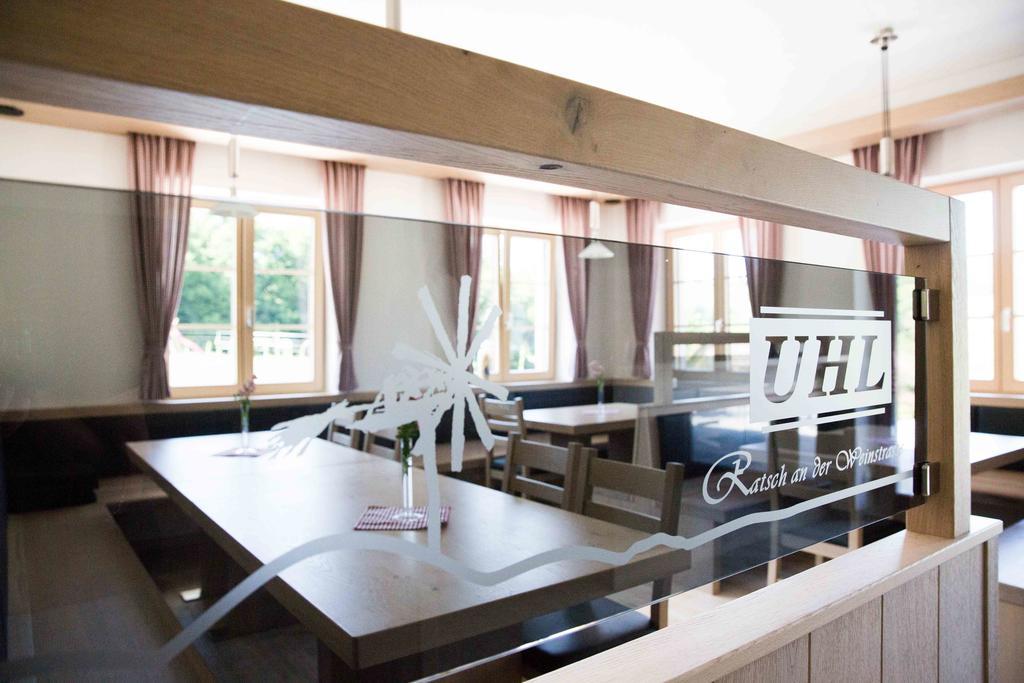 Weingut-Gaestezimmer Uhl Ratsch an der Weinstraße Buitenkant foto